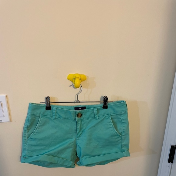 Size 4 shorts!! - Picture 2 of 4